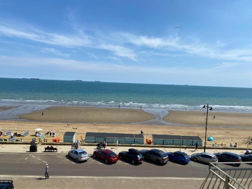 Bay View - Seafront, Sandown - Free Car Ferry For Bookings Of 3 Or More Nights, Subject To Availability المظهر الخارجي الصورة